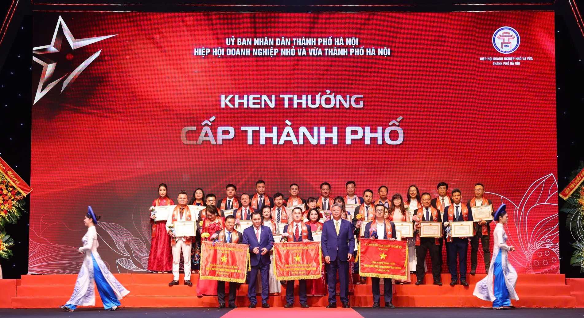 MB Life vinh dự nhận Bằng khen của UBND thành phố Hà Nội