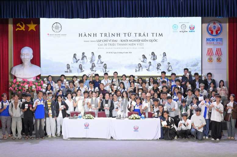 ‘Hành trình từ trái tim’ của Trung Nguyên Legend lan tỏa tri thức và khát vọng cho hơn 30 triệu thanh niên