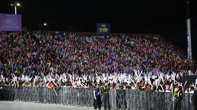 Carnaval Hạ Long 2026 thu hút hơn 80.000 người dân và du khách tham dự.