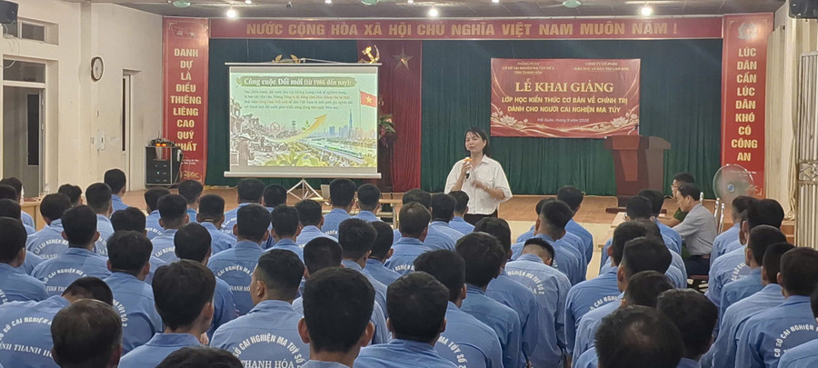 Học viên tham gia buổi tuyên truyền, giáo dục pháp luật, kỹ năng tái hòa nhập cộng đồng.