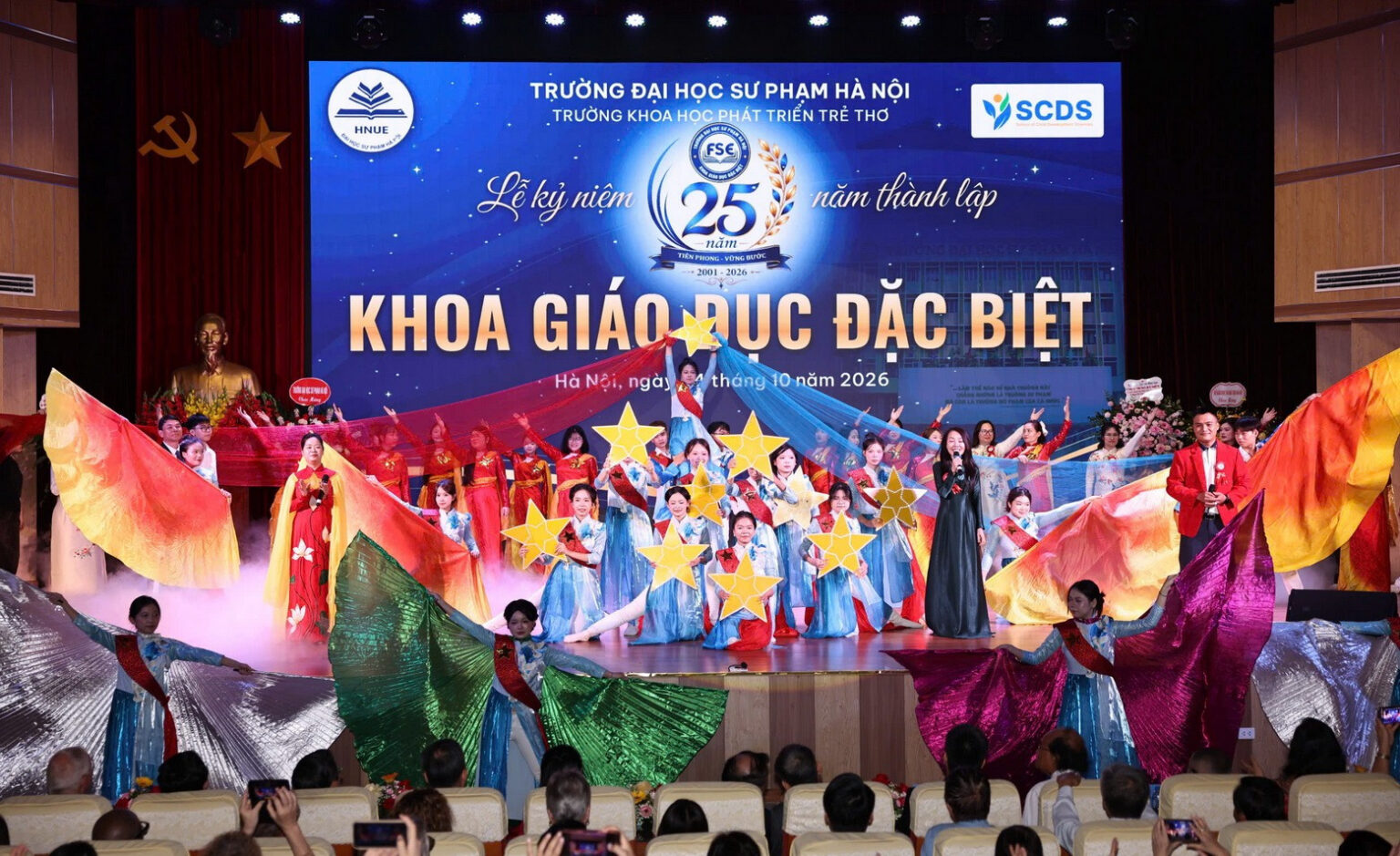 Chương trình văn nghệ chào mừng kỷ niệm 25 năm thành lập Khoa Giáo dục Đặc biệt, Trường Khoa học Phát triển Trẻ thơ, Trường Đại học Sư phạm Hà Nội. giaoducdacbietjpg2.jpg