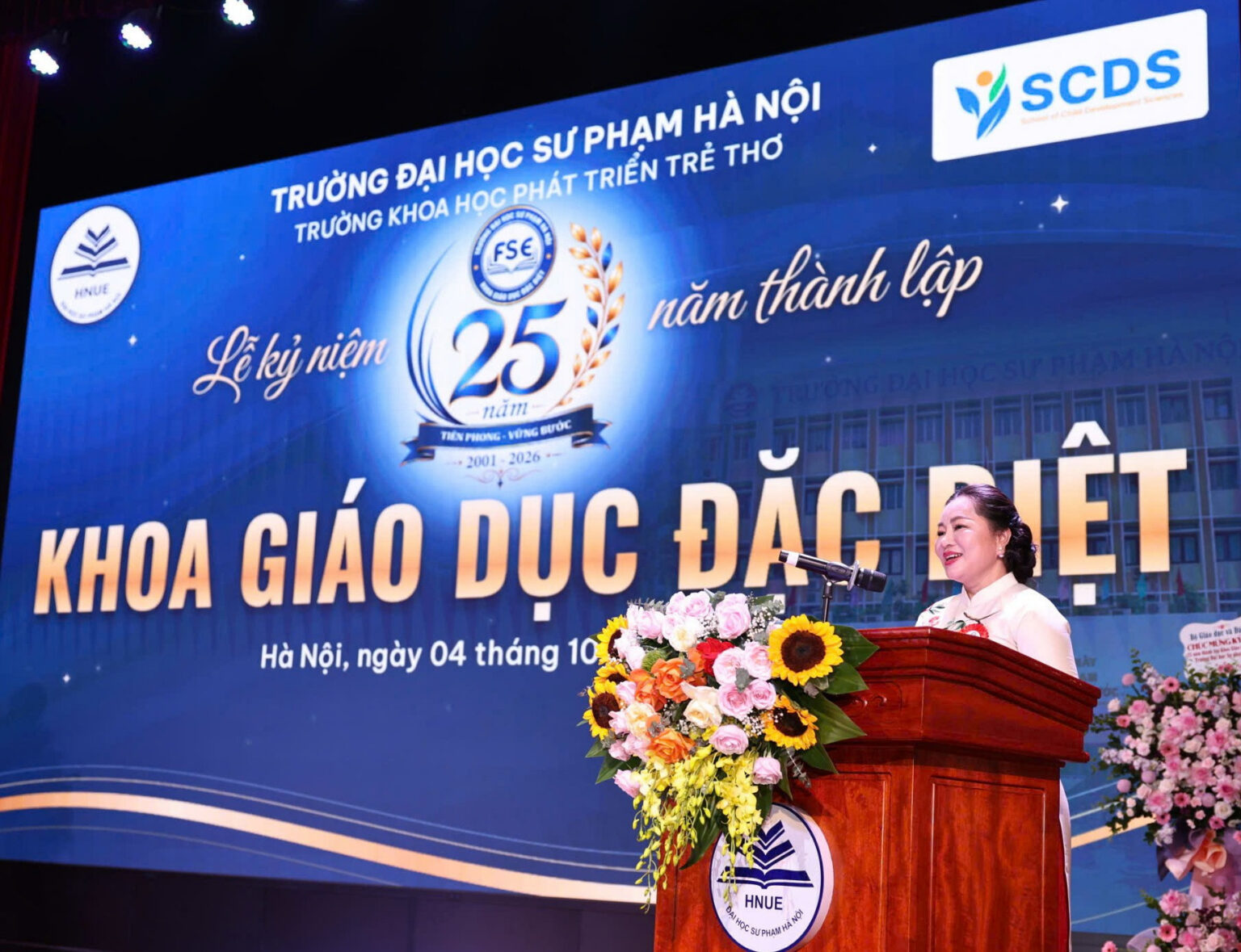 TS Đỗ Thị Thảo – Phó Hiệu trưởng Trường Khoa học Phát triển Trẻ thơ, Trưởng Khoa Giáo dục Đặc biệt, Trường Đại học Sư phạm Hà Nội trình bày diễn văn kỷ niệm. giaoducdacbietjpg4.jpg