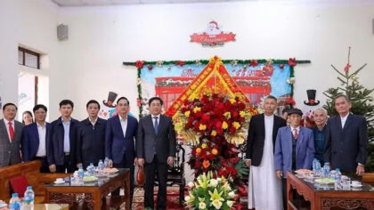 Lãnh đạo tỉnh Phú Thọ thăm, chúc mừng các giáo xứ, giáo dân dịp lễ Giáng sinh năm 2025.